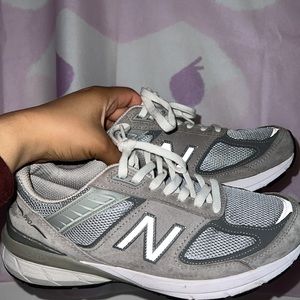New Balance 990v5 in Grey